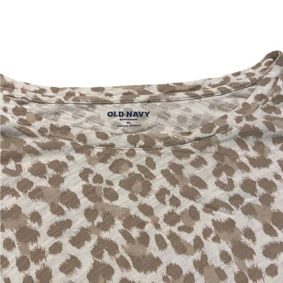 Old Navy leopard print t shirt in excellent condition see oics - Picture 2 of 2